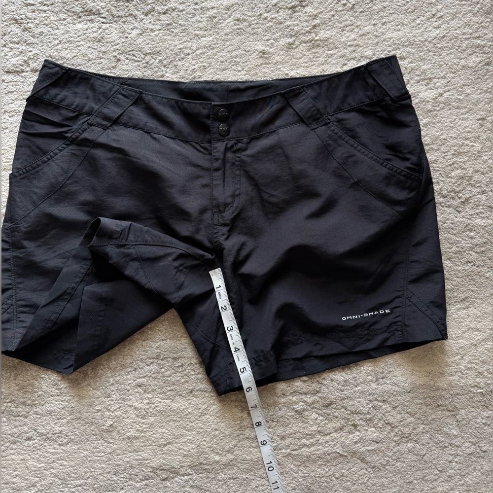 Columbia Black Coral Point ll Shorts | L - Picture 8 of 9